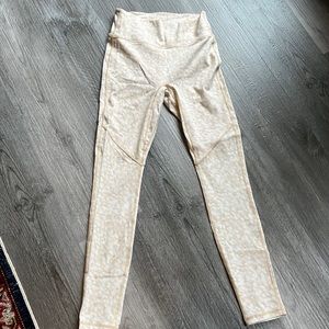 Never worn Fabletics leggings !